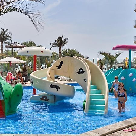 Melisea Aparthotel Pool & Spa Mamaia Nord 那沃达利 外观 照片